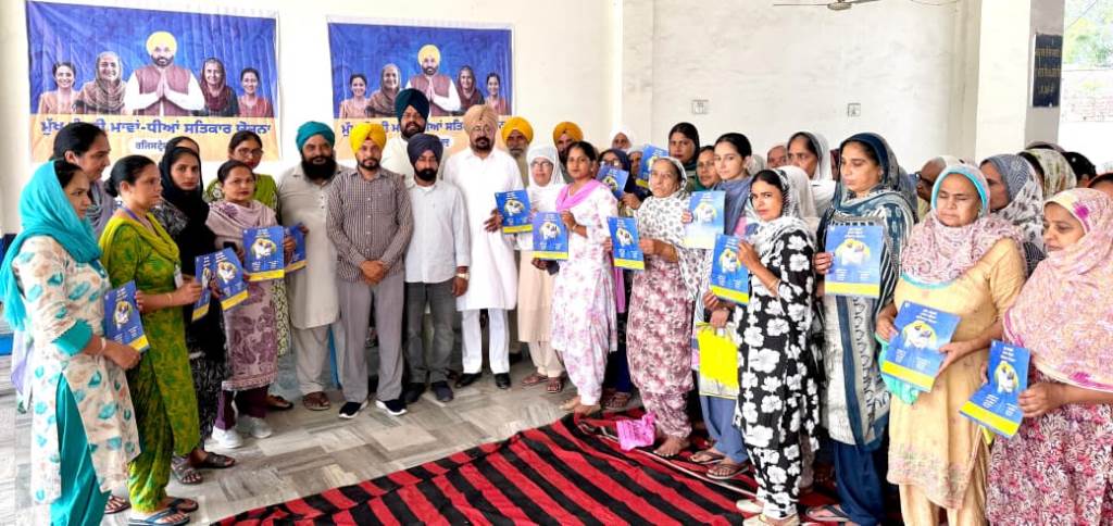 Women Register for Mukh Mantri Mawan Dheeyan Satkar Yojna at Salempur Camp